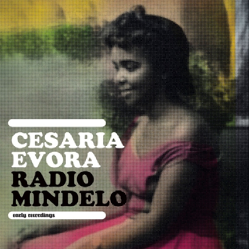 Картинка Cesaria Evora Radio Mindelo Early Recordings Purple Marbled Vinyl (2LP) MusicOnVinyl 402003 8719262027404 фото 2