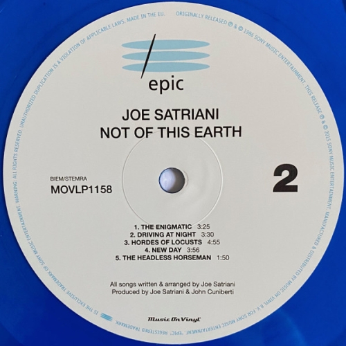 Картинка Joe Satriani Not Of This Earth Blue Vinyl (LP) MusicOnVinyl 401669 8719262011816 фото 6
