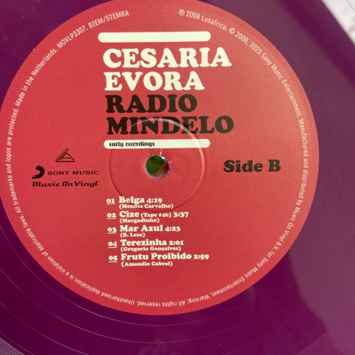 Картинка Cesaria Evora Radio Mindelo Early Recordings Purple Marbled Vinyl (2LP) MusicOnVinyl 402003 8719262027404 фото 8